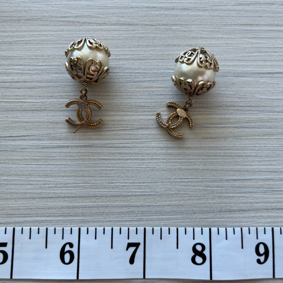 Vintage Logo earrings - Picture 9 of 16